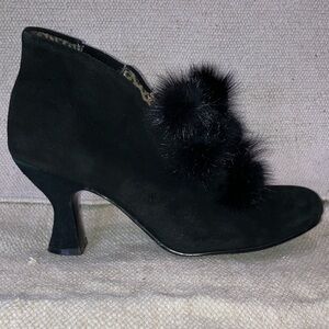 Baci Womens size 8 Chic Black Heeled Boots with Fur Accents - Daisy